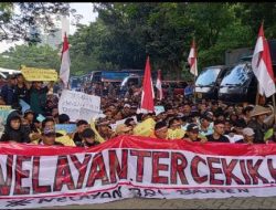 Aksi Nelayan Binuangeun Menuntut Keadilan Harga Patokan Benih Bening Lobster yang Tidak Jelas