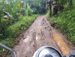 25 Tahun Jalan Rusak di Kampung Tampakaso: Negara Absen di Tengah Batu dan Lumpur