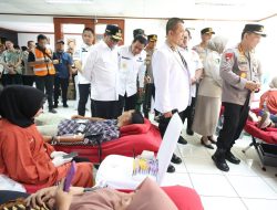 Gubernur Banten Andra Soni Dampingi Kapolri Tinjau Bakti Kesehatan dan Donor Darah Hari Bhayangkara ke-79