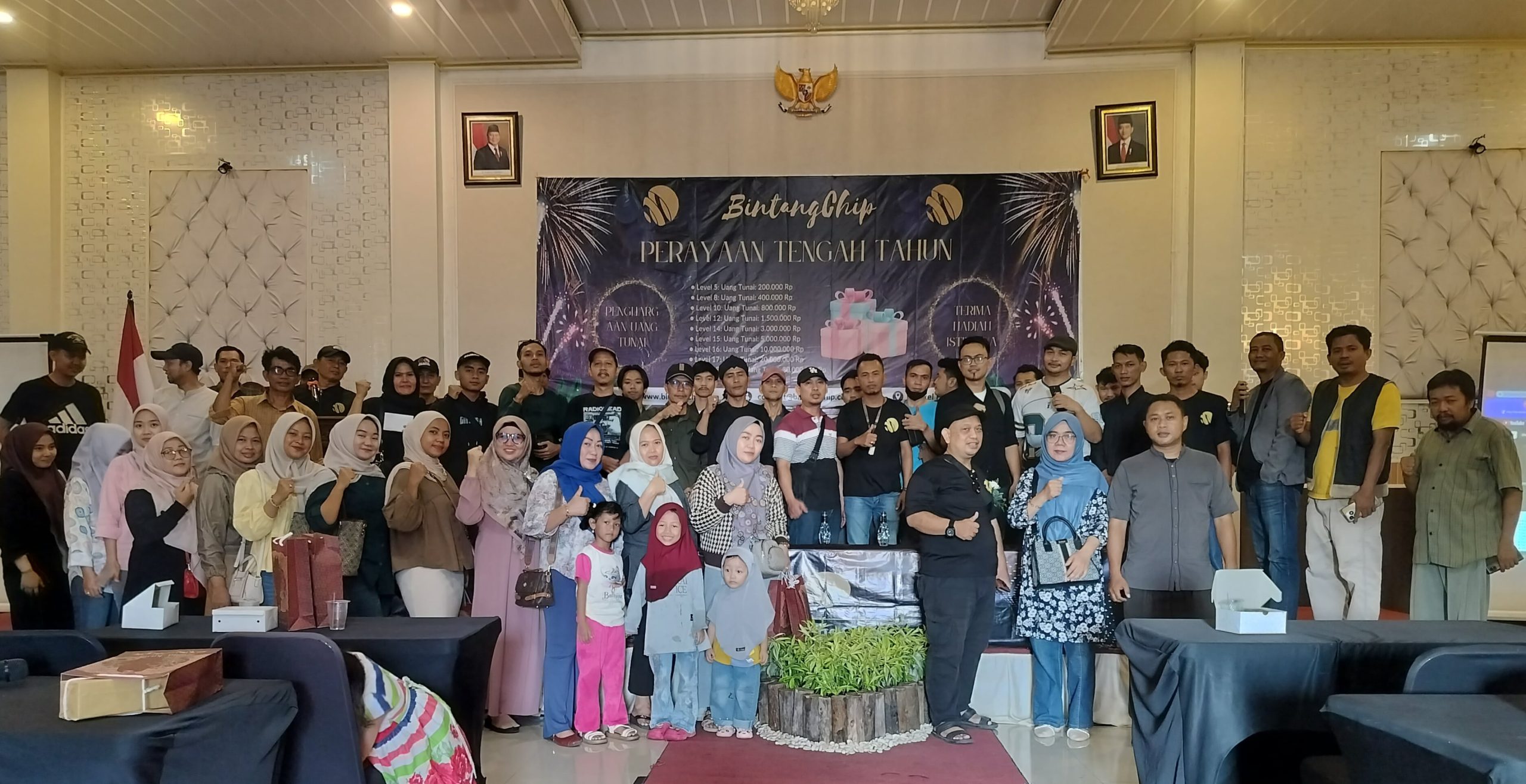 Ali Mubin pimpinan BintangChip area Banten ajak member untuk perayaan tengah tahun di Hotel Rahaya Horison Kalanganyar, Lebak, pada Minggu (20/07/2025).