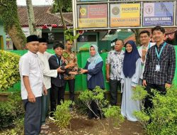 PLP Integratif UIN SMH Banten di MTsN 2 Serang: Laksanakan Program Kerja Penghijauan Madrasah Melalui Penanaman Bibit Pohon Konservasi