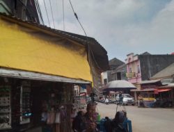 Parah! Diduga Kabel Optik Sudah Hampir 2 Minggu Ganggu Pengguna Jalan di Perempatan Malingping