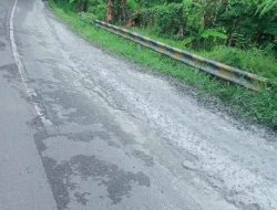 Tumpahan Beton Ready Mix di Jalan Nasional lll Lukai Pengguna Jalan