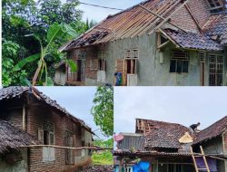 Akibat Hujan Dan Angin Kencang, Satu Rumah Atapnya Ancur