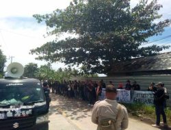 Aksi Unjuk Rasa di Lebak, Massa Bakar Ban karena Batching Plant PT BBS Tak Tunjukan Izin