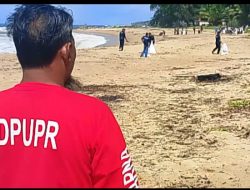 DPUPR Banten Bersama Elemen Masyarakat Bersihkan Sampah Pantai Pulomanuk, Respons Intruksi Presiden Indonesia Asri