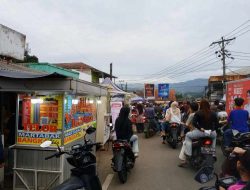 Tradisi Ngabuburit dan Berburu Takjil Semarakkan Pasar Gajrug Cipanas di Bulan Ramadan