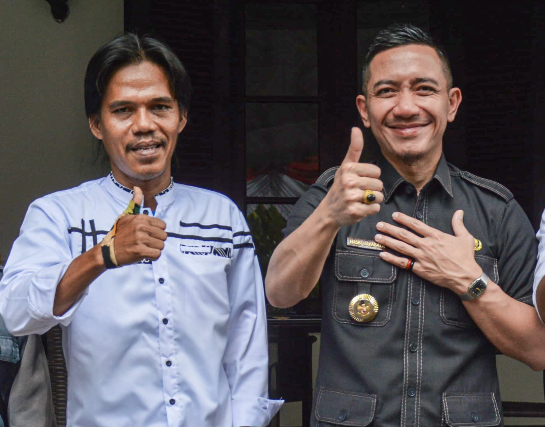 Duleh, Ketua LSM AMPRAK Kabupaten Lebak bersama Bupati Lebak Mochamad Hasbi Asyidiki Jayabaya Dukung Penuh Kebijakan Bupati Lebak, pada Kamis (12/03/2026).