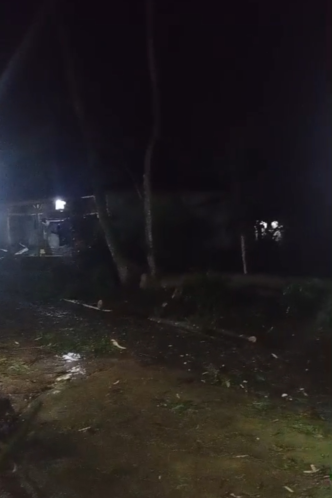 Kabel Wifi Dukodu Putus oleh Oknum di Perumahan PKS, Blok Binglu RT 006/ RW 002, Desa Leuwiipuh, Kecamatan Banjarsari, Kabupaten Lebak, Banten, pada Jum'at (15/05/2026).