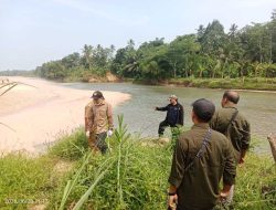 Respon Keluhan Warga, DLH Lebak Cek Kualitas Air Sungai Cidikit; Warga Minta Tindakan Tegas Terkait Pencemaran