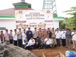 Wajo-kapolres Pagar Alam Barengan Letakan Batu Pertama Pembangunan Masjid Al-Istiqomah