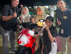 Nina Nirmala, Pedagang Nasi Bungkus Asal Rahong Beruntung Raih Hadiah Utama Motor di Jalan Santai Wanasalam HUT RI ke-81