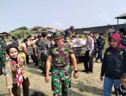  Peringati HUT ke‑81 TNI, Danramil Malingping Pimpin Aksi Bersihkan Pantai Bagedur 