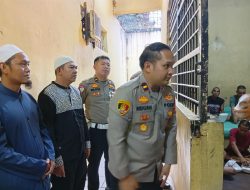 Bagikan Sembako Dan Bidrotal Kepada Tahanan, Ini Pesan Penting Kasat Tahti Polres Pagar Alam