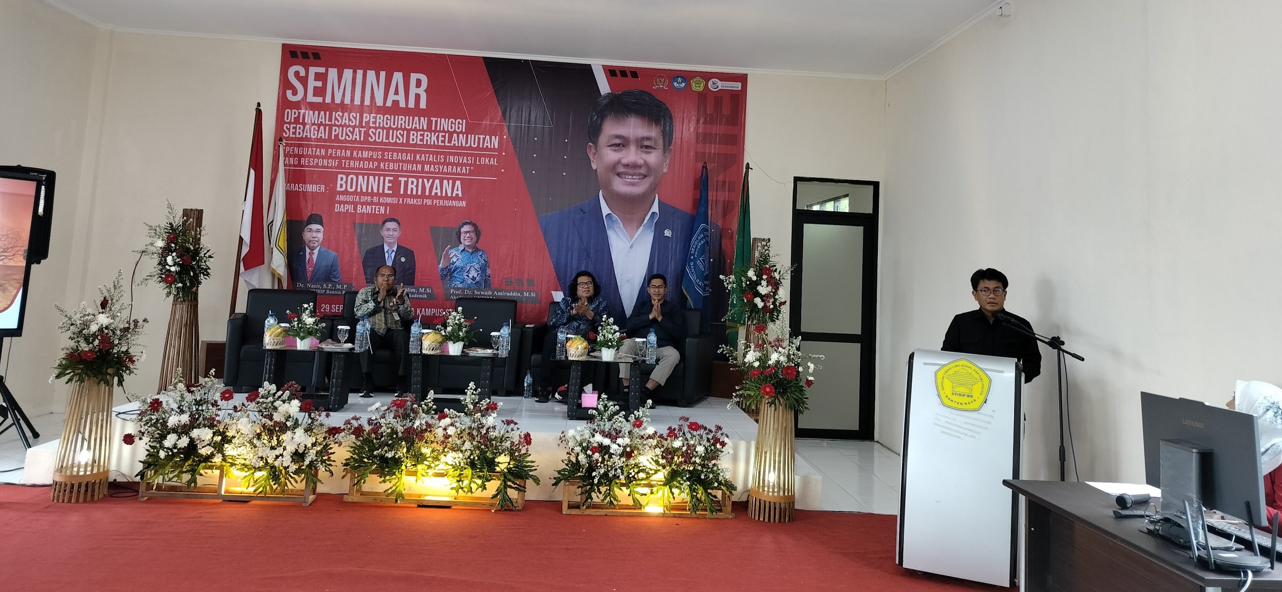 Bonnie Triyana Komisi X DPR RI saat memberikan paparan seminar di Kampus STISIP Banten Raya, pada Selasa (29/09/2026).
